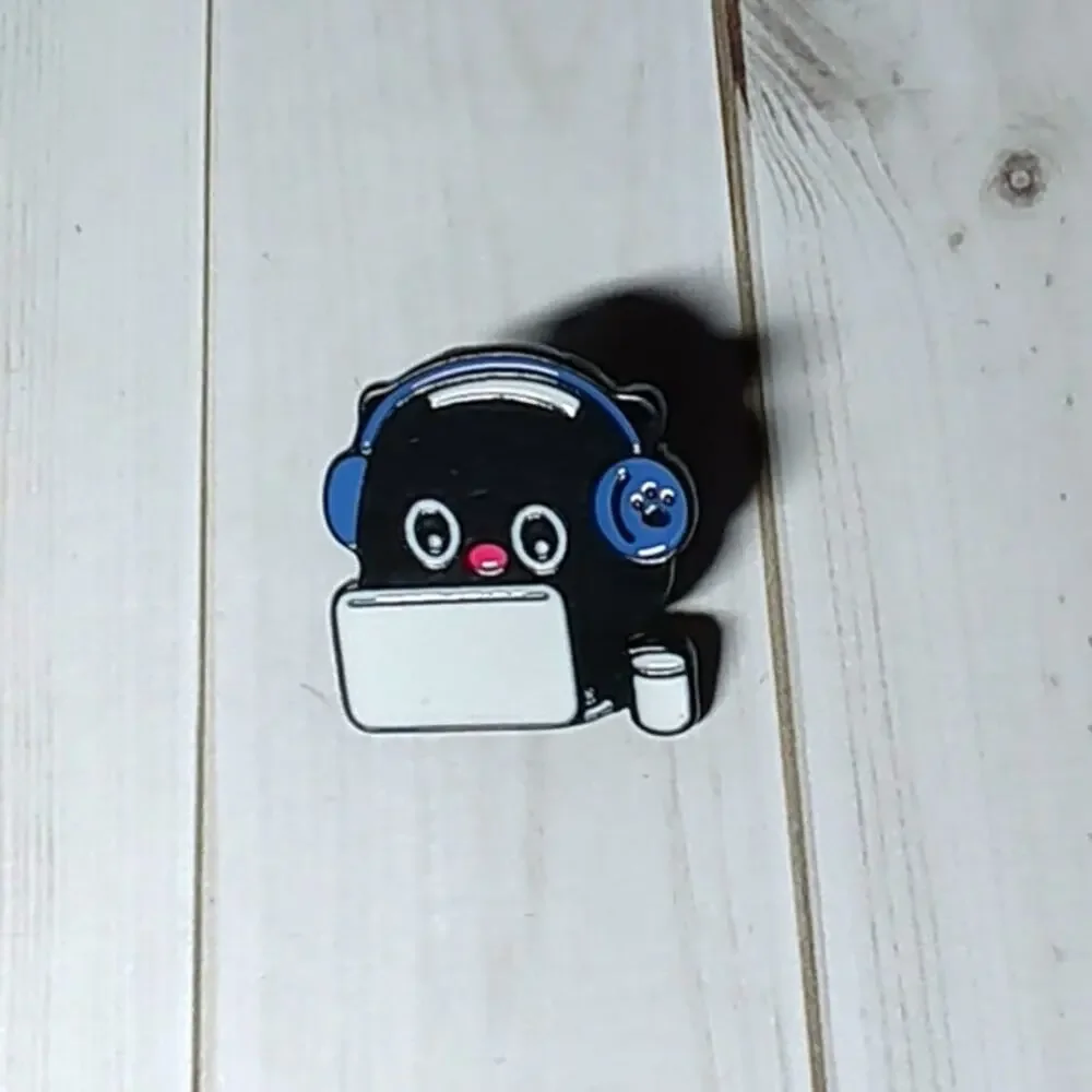 Cute Black Cat Headphones Gaming Pin Kitty Lapel Hat Funny Brooch